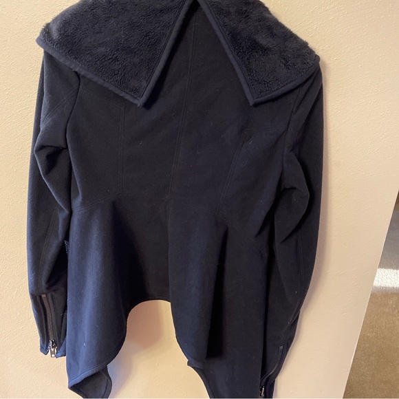 LuluLemon wrap coat size 4 black with fur lining - Picture 3 of 4